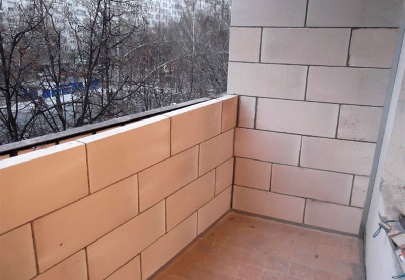 Кладка парапета из пеноблоков